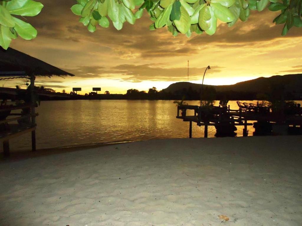 Nyny Hotel Kampot Exteriér fotografie