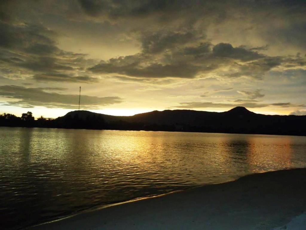 Nyny Hotel Kampot Exteriér fotografie